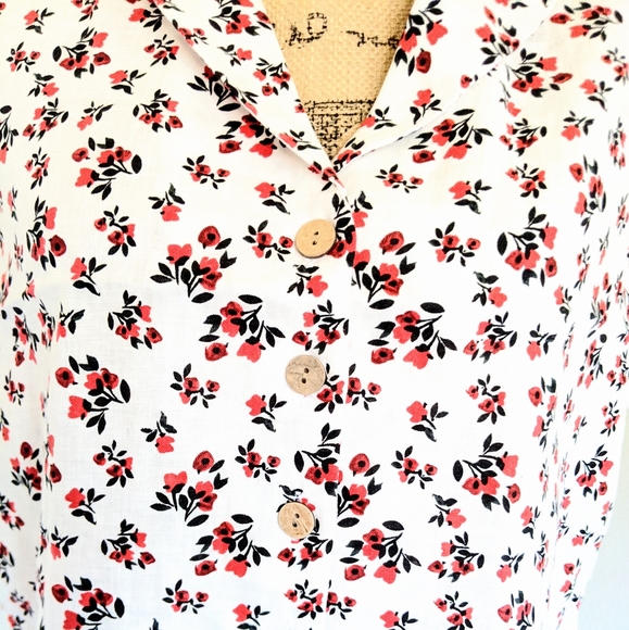 NWT Kentucky Floral Prairie Print Top Wood Buttons - Picture 5 of 8